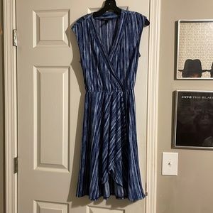 Bcbg maxazria blue print dress . Size xs
